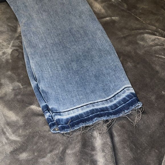 Judy Blue Women's 7/28 Distressed Stretch Boyfriend Fit Medium Wash Jeans - Picture 8 of 8